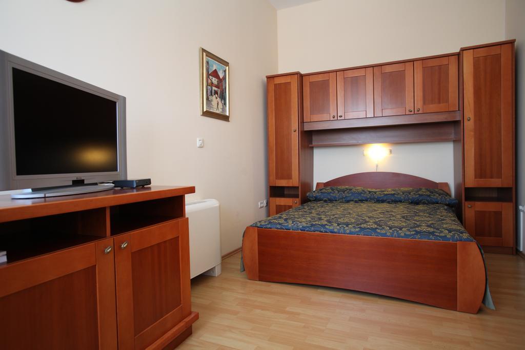 Studio Apartmani Bijeli Delfin 比奥格勒·纳·莫鲁 客房 照片
